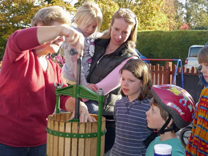 Apple juice pressing